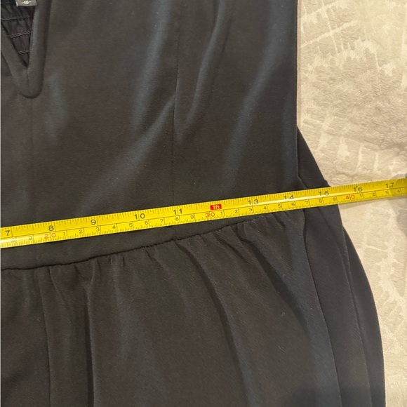 Express V wired neck jumpsuit wide leg smocked back black - Picture 5 of 8